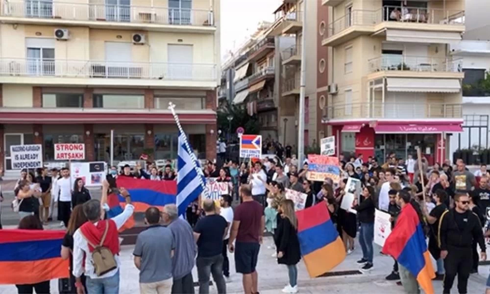Αντηχούν φωνές Αρμένιων στην Αλεξανδρούπολη: "Αζέροι, Τούρκοι δολοφόνοι"